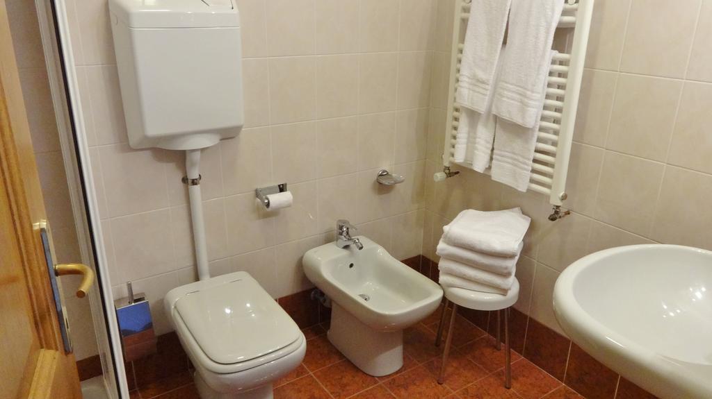 Casa Stefano E Lucia Aparthotel บอร์มิโอ ภายนอก รูปภาพ