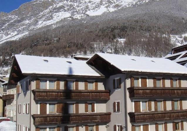 Casa Stefano E Lucia Aparthotel บอร์มิโอ ภายนอก รูปภาพ