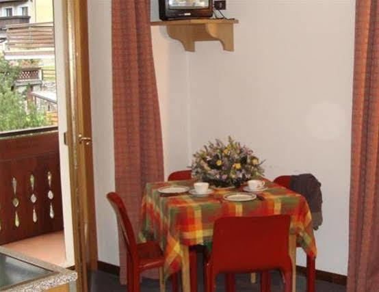 Casa Stefano E Lucia Aparthotel บอร์มิโอ ภายนอก รูปภาพ